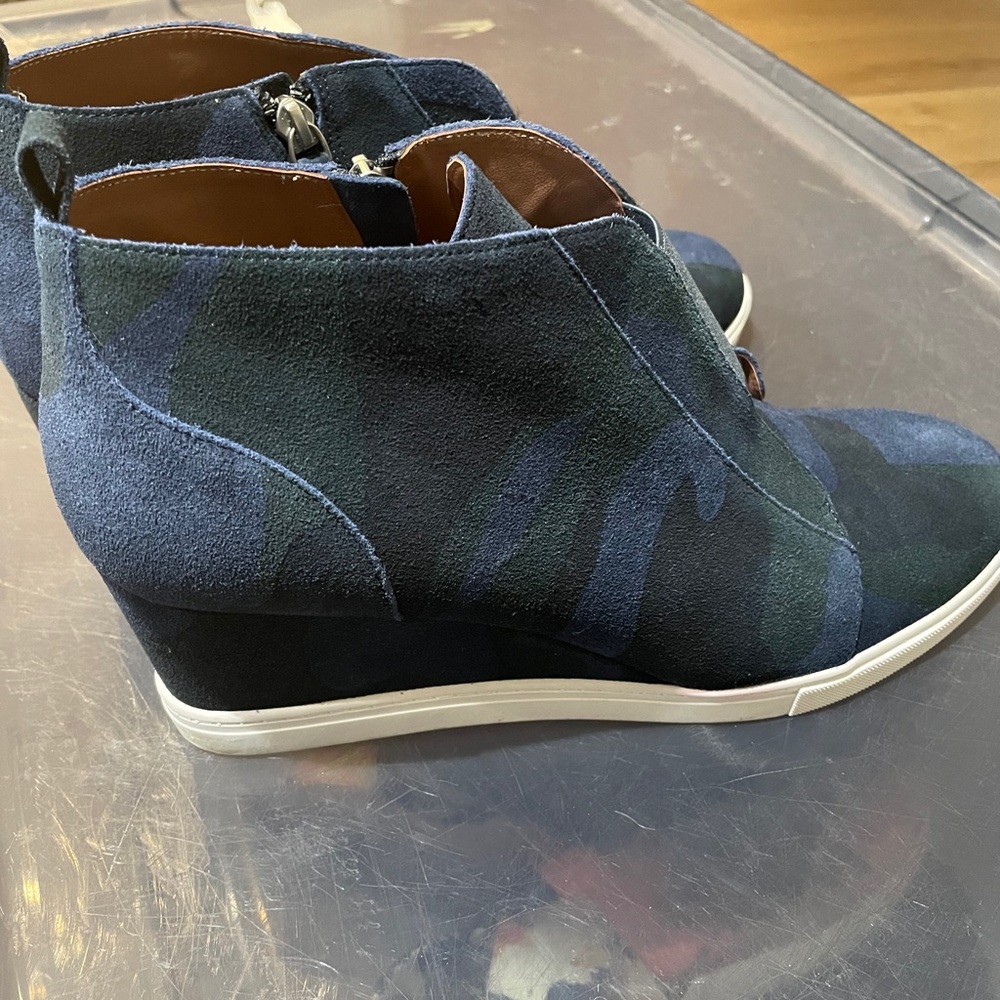 Wedge bootie